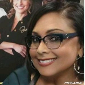 Meet your Posher, Iris